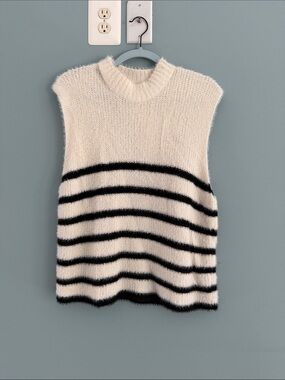 Old Navy Cream Fuzzy Knit Pullover